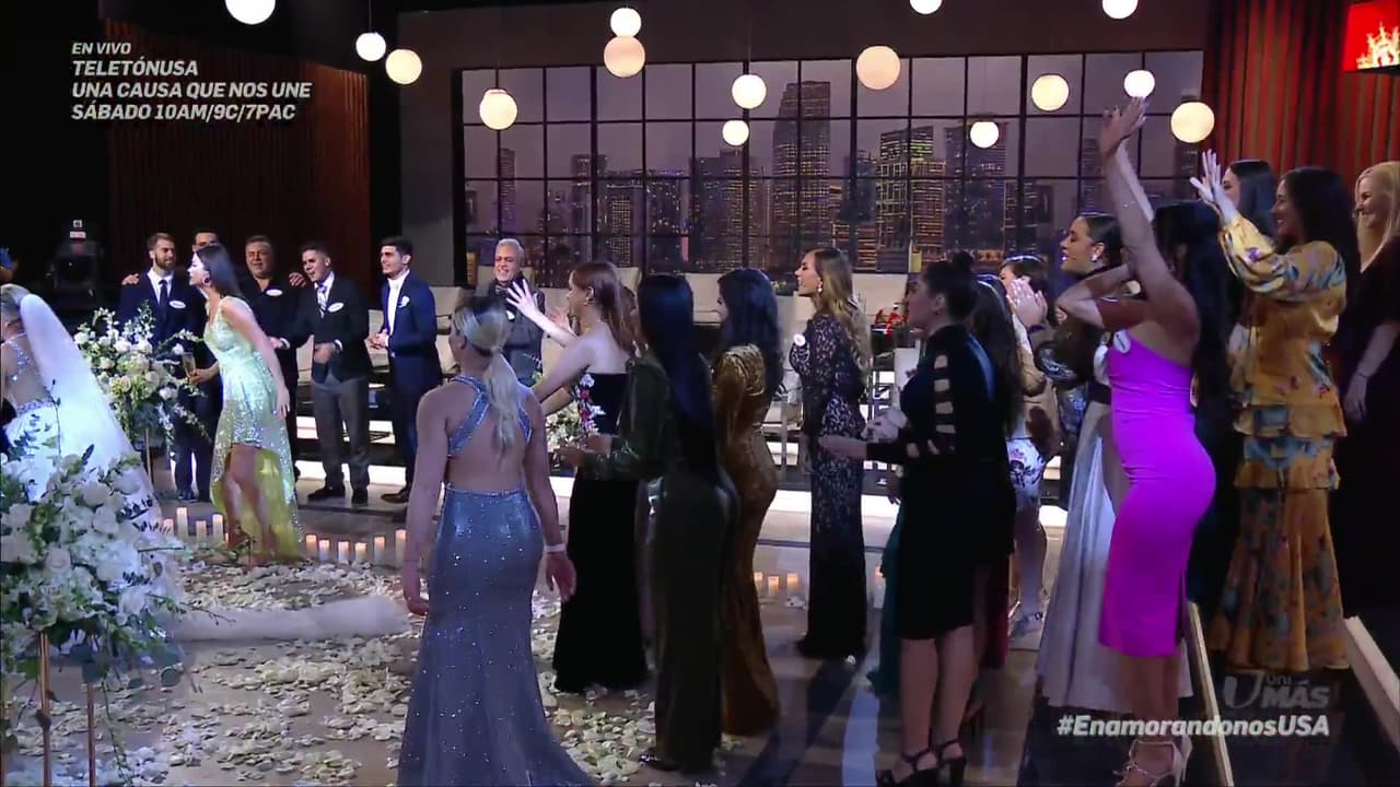 Todas las amorosas esperaban con ansias el momento, ya que existe la creencia de que la ganadora será la próxima en casarse.