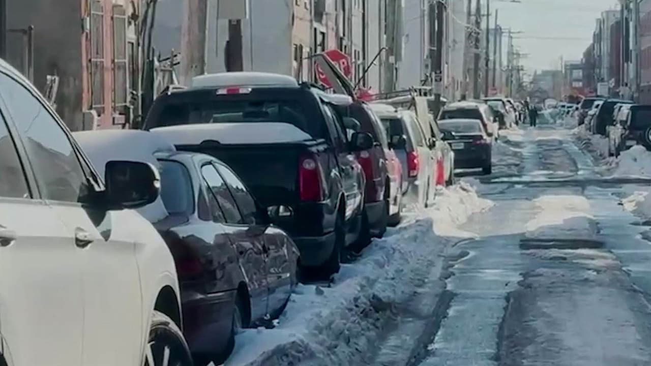 Calles sin limpiar y personas atrapadas en sus casas, la situación de Filadelfia tras la nevada
