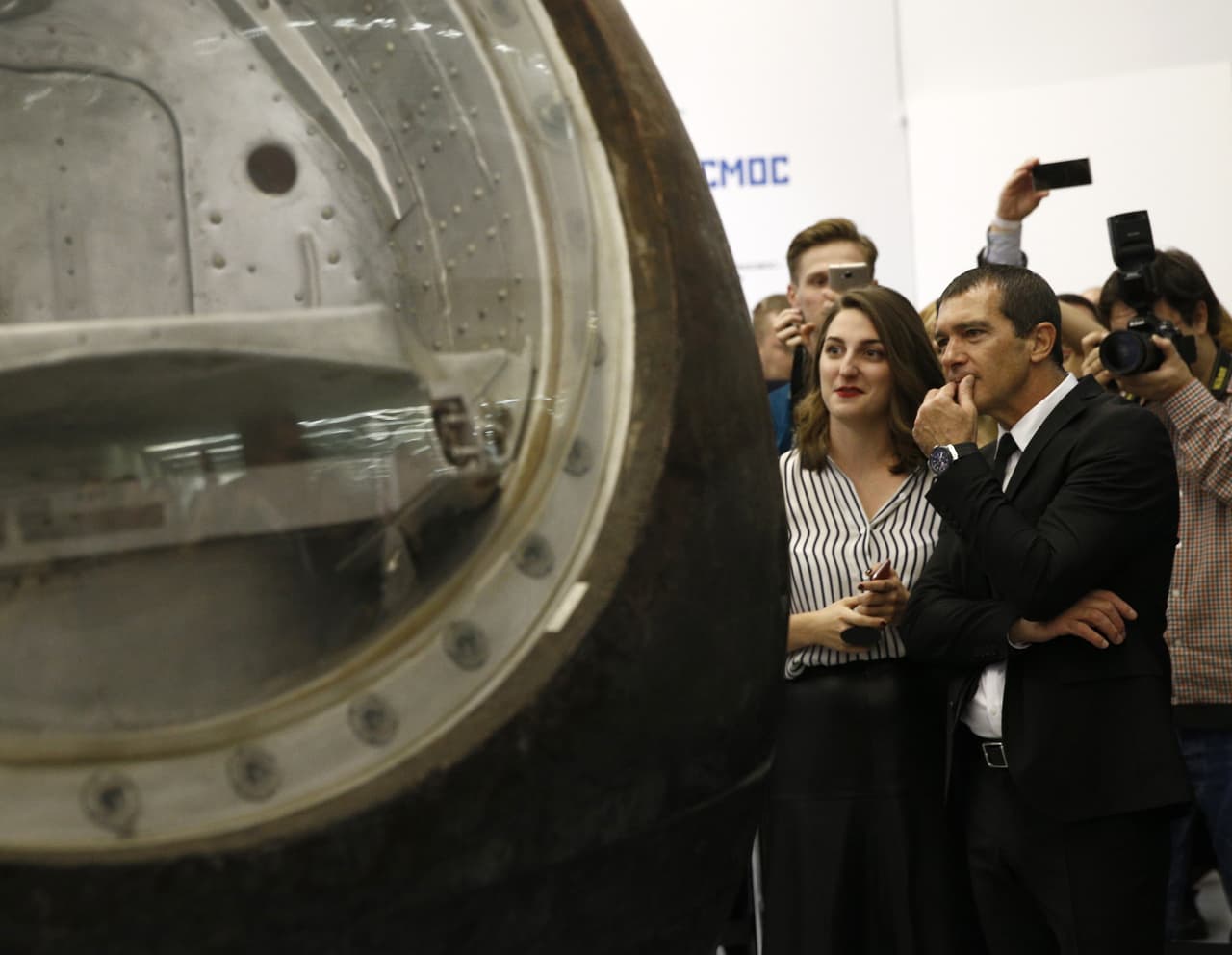 Como es su costumbre, se mostró muy atento con los reporteros y fotógrafos.