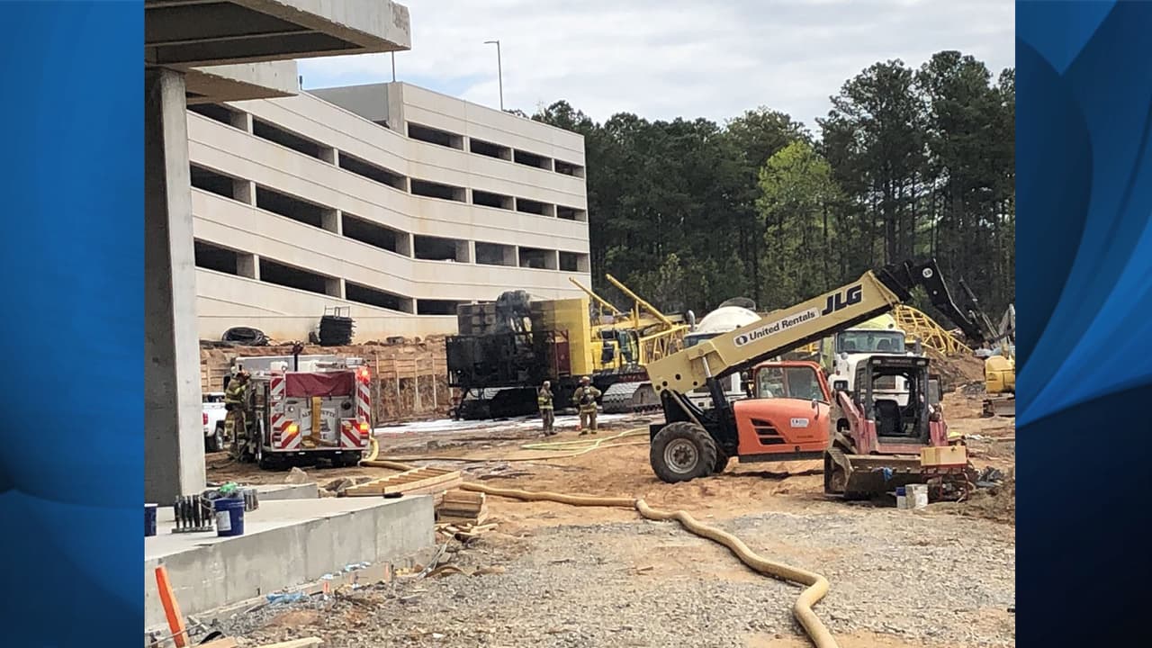 Alpharetta DPS dijo que las causas del incendio continúan bajo investigación y que The Avalon está abierto al público. Solo la entrada 1 ha sido cerrada.