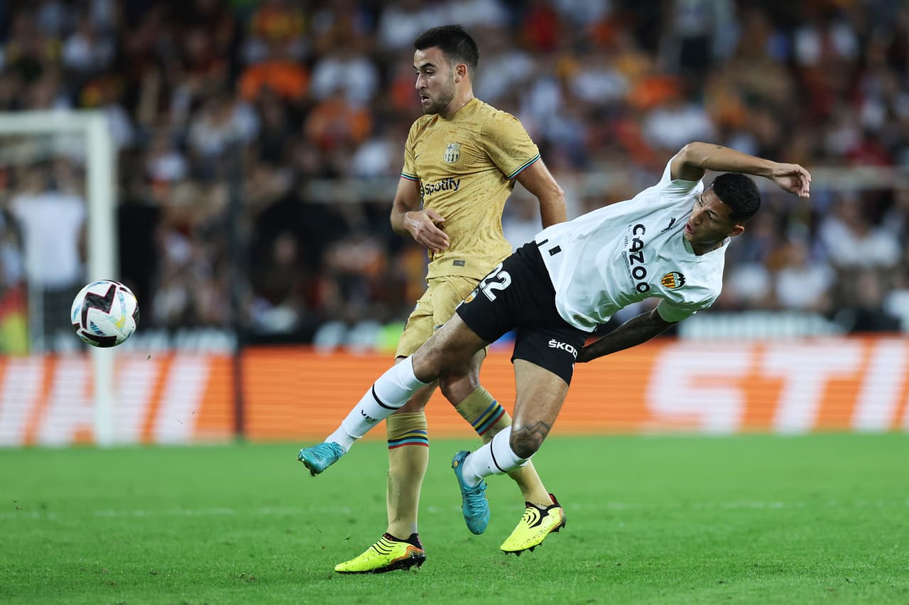 Barcelona venció de último minuto 0-1 al Valencia en Mestalla con un gol cardíaco de Robert Lewandowski; los Chés perdieron a Cavani por lesión.