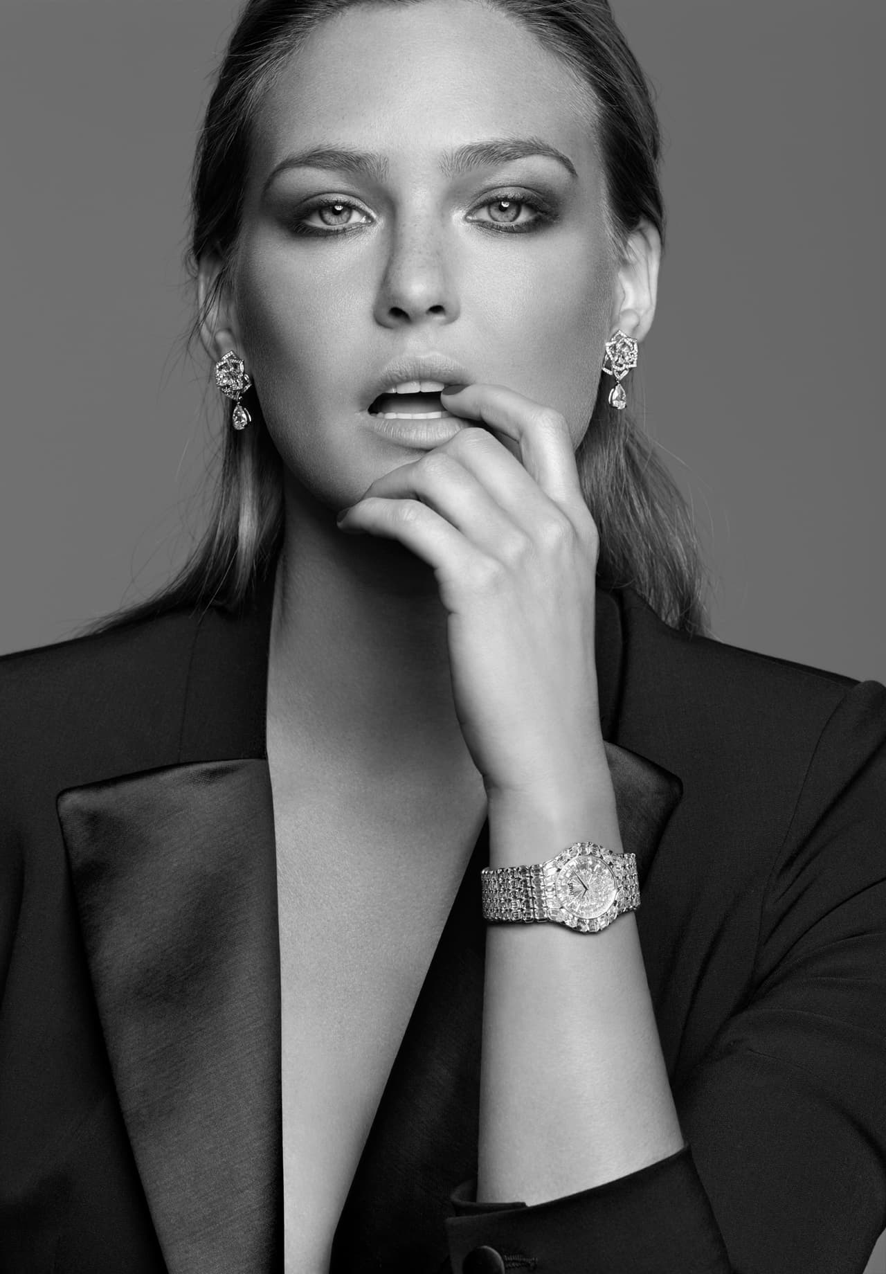 La modelo ha tenido que explicar y responder todas las preguntas de los agentes e inspectores en el Tribunal del distrito de Tel Aviv .