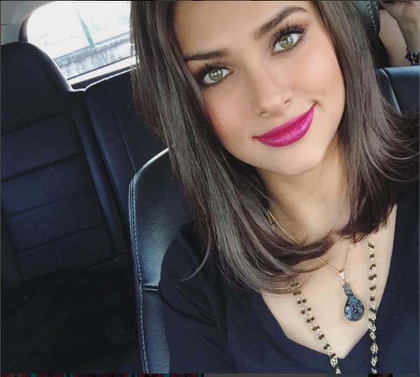 Pero sin duda alguna su mayor atractivo son sus lindos ojos verdes.