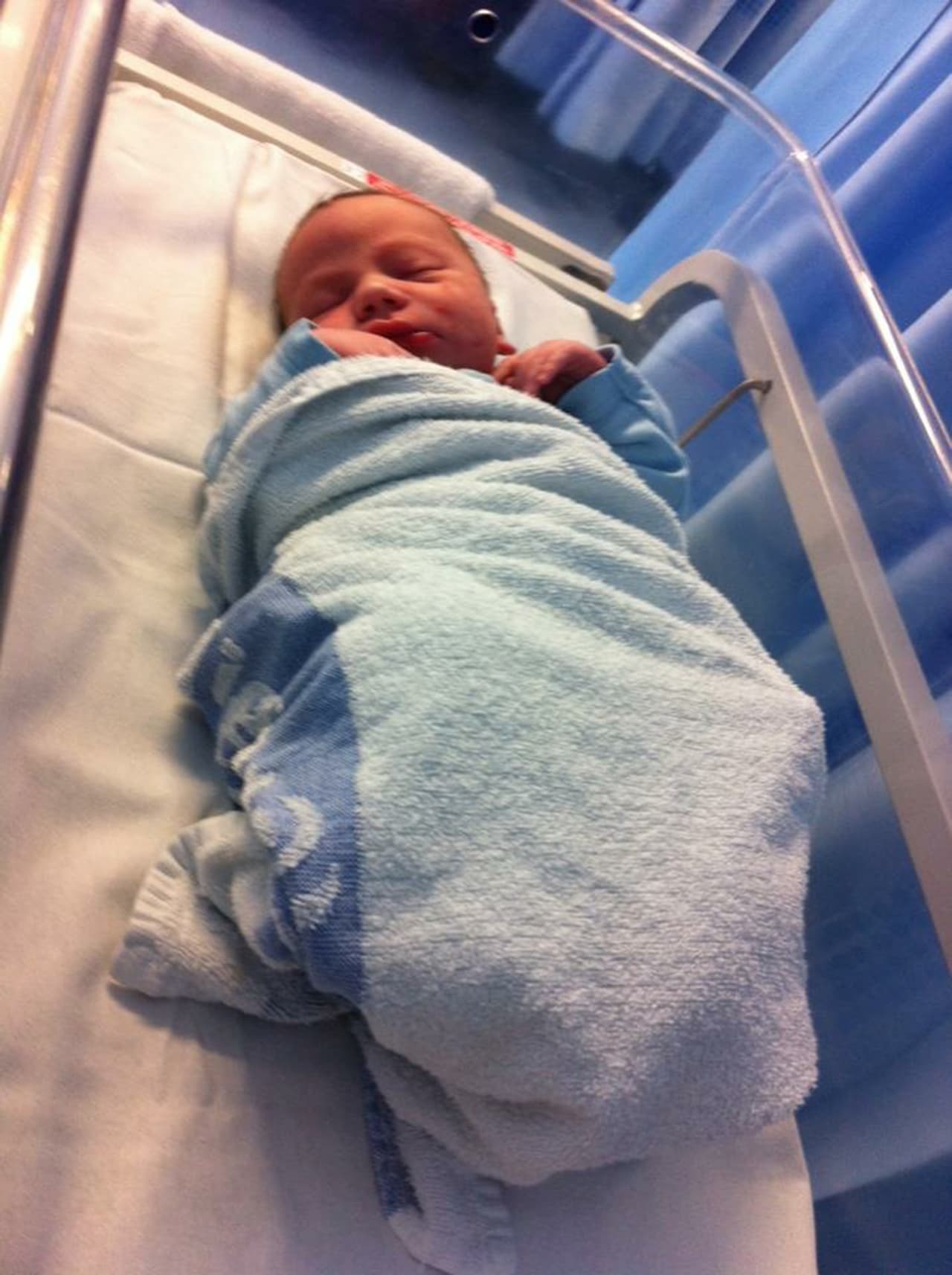 No cabía de felicidad ante la nueva miembro de su familia.