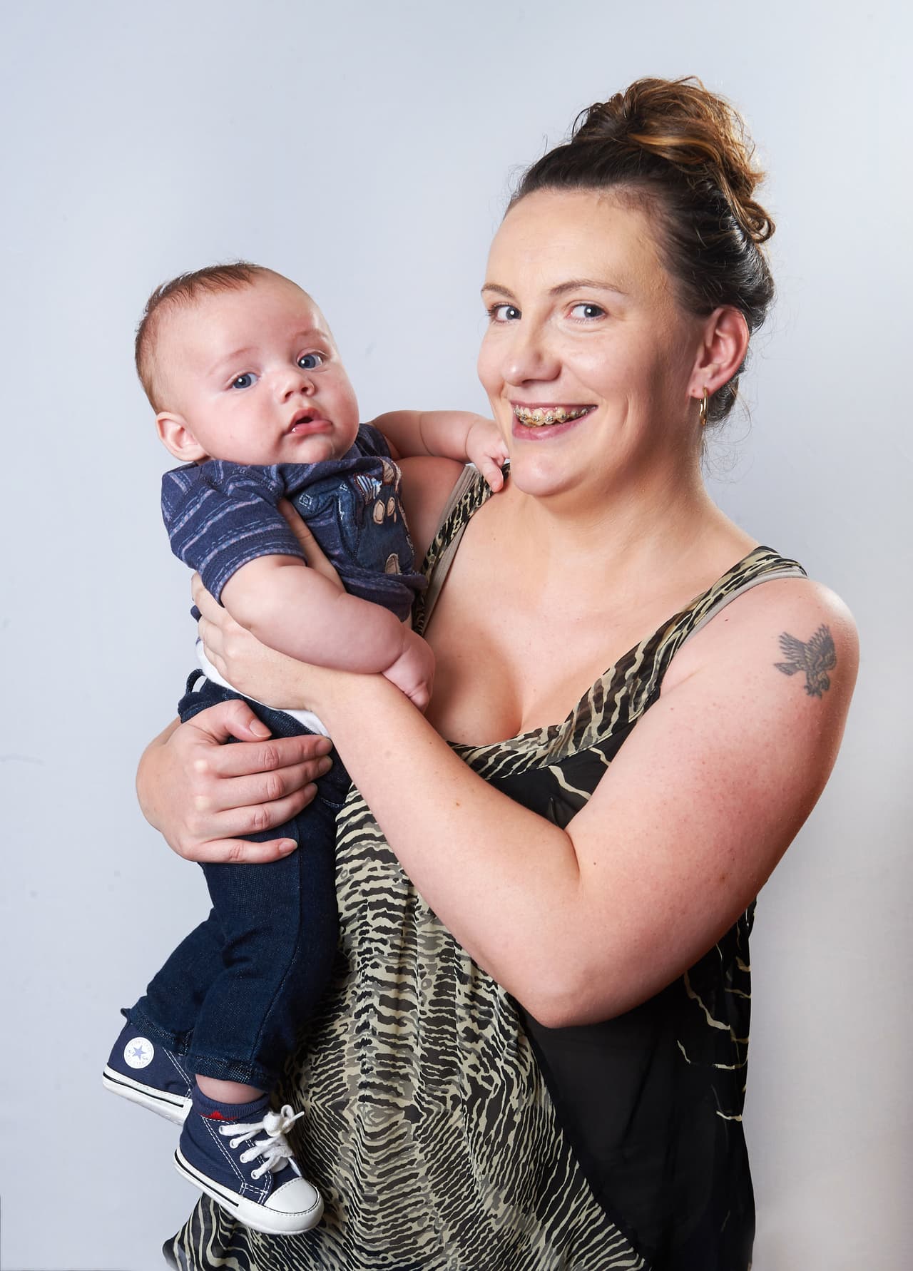 La mujer dice que está muy orgullosa de su pequeño hijo.