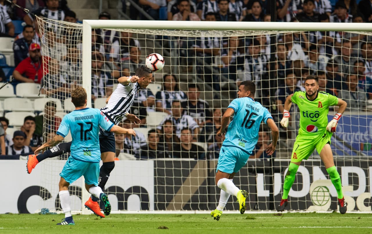 Las opciones en la primera mitad fueron en su mayoría de Monterrey, pero la puntería estaba errada.