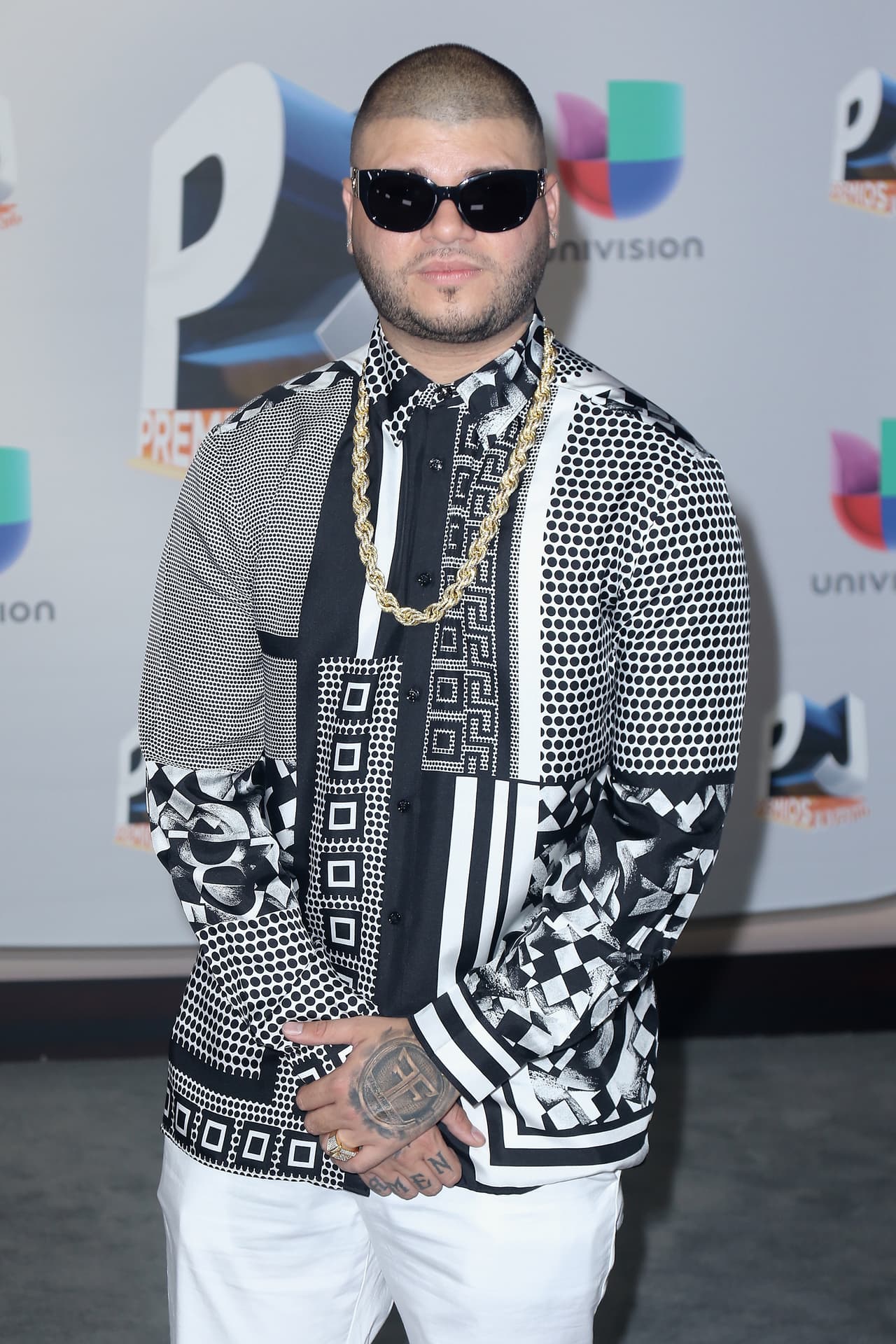 Farruko fue arrestado por llevar un poco menos de $52,000 dólares en su equipaje, cuando viajaba de República Dominicana a Puerto Rico y no los declaró en el formulario solicitado, ni justificó la suma que llevaba hasta en las suelas de sus zapatos.