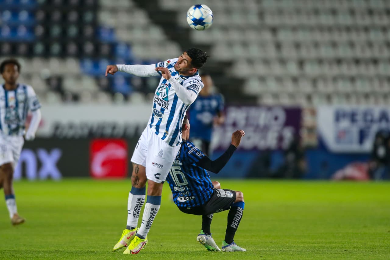 Los Tuzos se fueron con ventaja al descanso tras los tantos de Nicolás Ibáñez y Luis Chávez, pero Ángel Sepúlveda rescató el empate para los Gallos; José Angulo había adelantado a los visitantes.