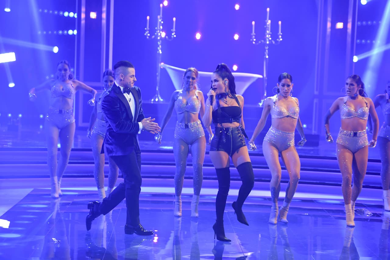 Y despidió a Casper de la pista. Bye bye.