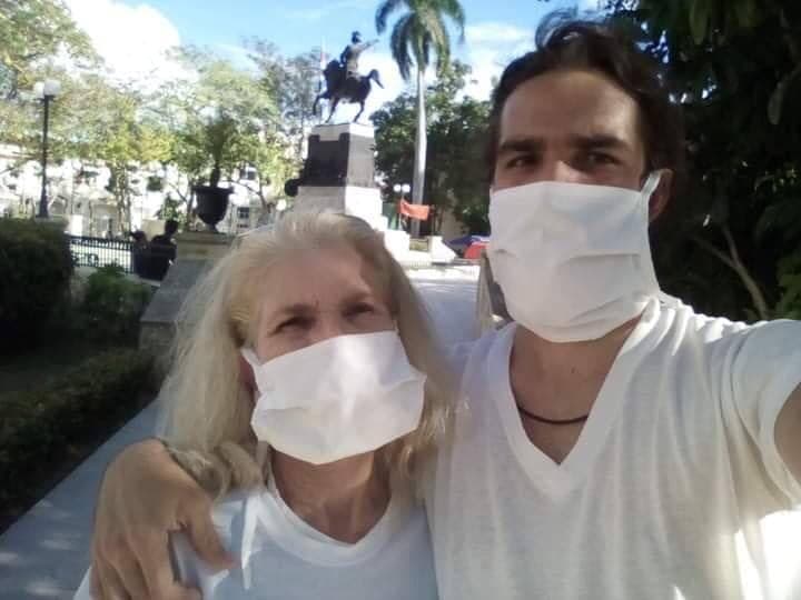 Abdiel Pérez fue arrestado en el parque Agramonte. "No ha cometido ningún delito, estaba solamente haciendo uso de su derecho a manifestarse pacíficamente".