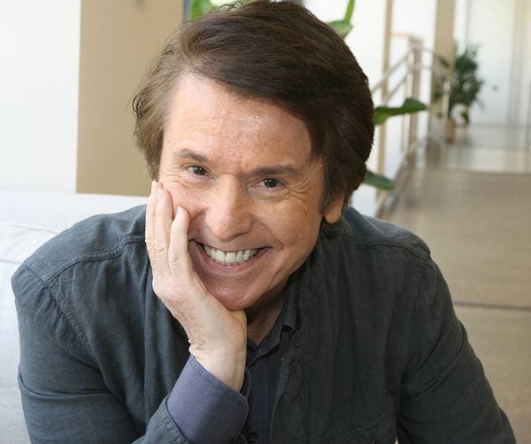 En una entrevista con 
<a href="https://www.abc.es/estilo/gente/abci-raphael-habla-origen-enfermedad-empece-beber-porque-hacia-dormir-201612270433_noticia.html" target="_blank">ABC.es,</a> el intérprete confesó: "No quería someterme a un trasplante", finalmente le plantearon que era el único camino y lo tuvo que hacer. Después de meses de pruebas, la lista de espera y recaídas médicas, recibió un hígado el 1 de abril de 2003.