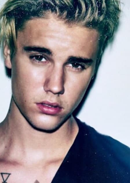 Y tampoco deja de compartir fotos presumiendo lo galán que se ha puesto.