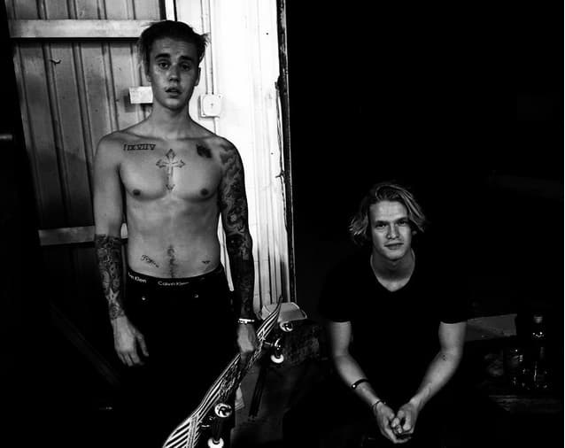 'Bibs' no puede estar tranquilo, en sus redes sociales nos muestra cómo luce sin playera.