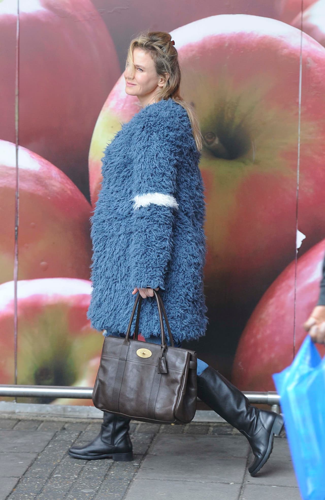 ¿Será que con esta pancita a Renée se le antoje un bebé de verdad?