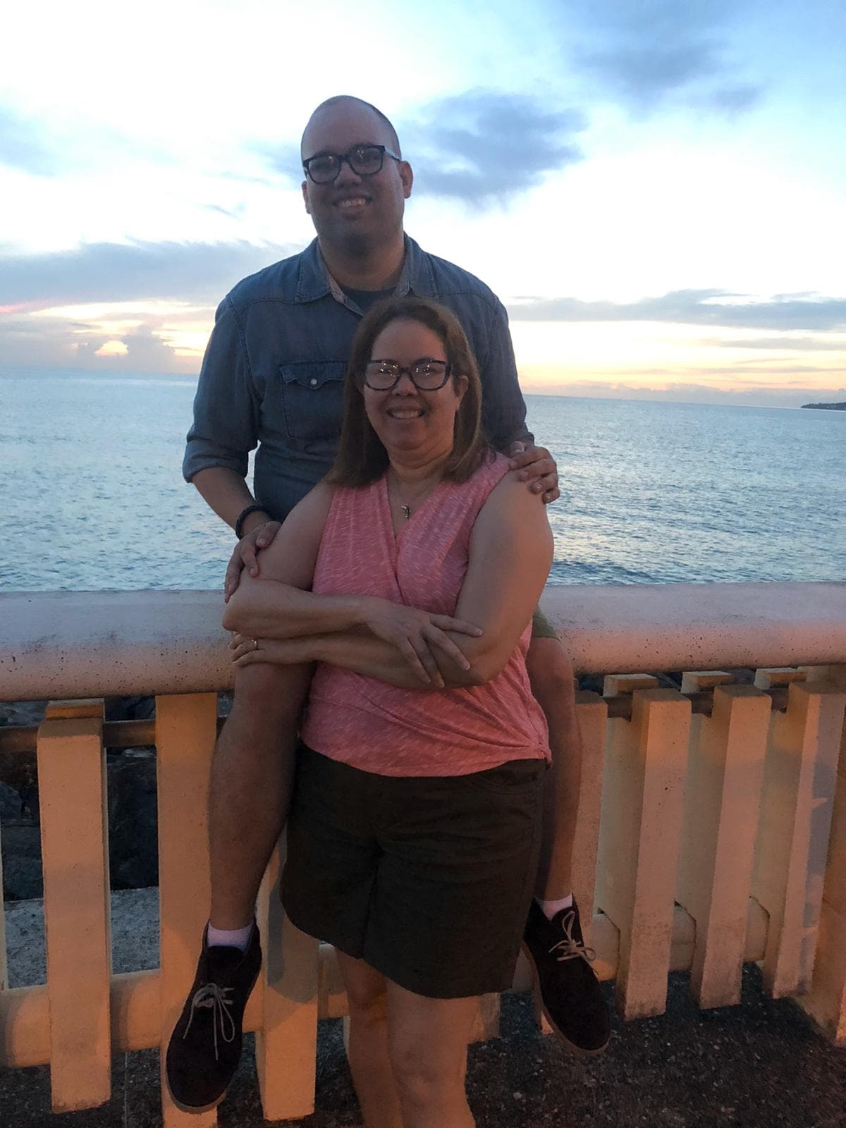 “A mi madre le debo tanto, es la mejor maestra. Con ella nada es aburrido. Los días de compras con mi madre son los mejores.” #GraciasPorEllas
<br>
<br>-Carlos Ortiz, productor web