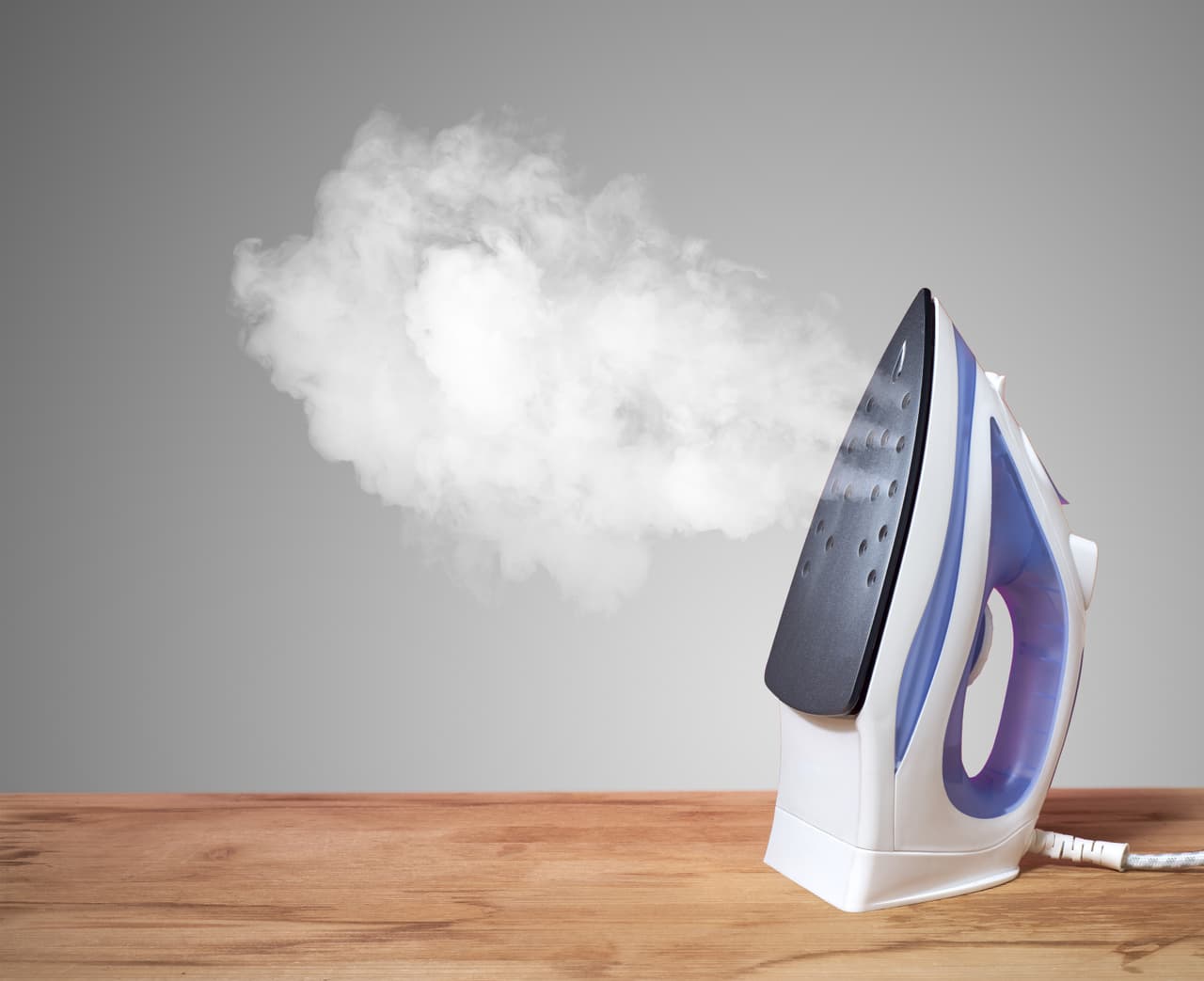 <b>Desconecta los aparatos de la corriente. </b>El ’Thanksgiving’ es la fecha del año con mayor número de incendios, por lo que antes de salir de casa te recomendamos revisar más de una vez, si es necesario, que no hayas dejado ningún aparato conectado a la corriente que pudiera ocasionar un falso o un corto circuito.