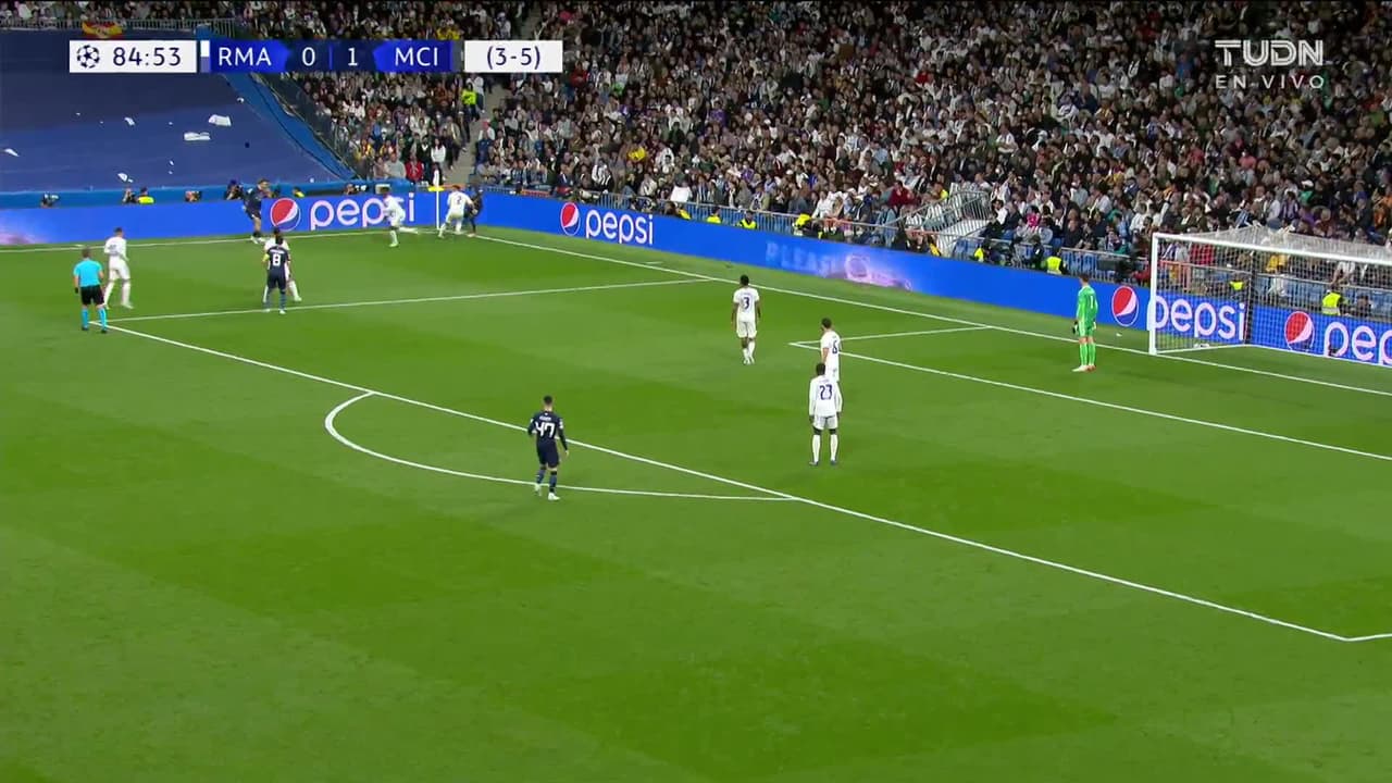 ¡TIRO ATAJADO! disparo por João Cancelo.