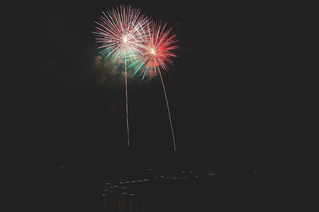 <b>Romeoville</b>
<br>Cuando: 3 de julio, 2019 a las 9:30 p.m.
<br>Donde: Deer Crossing Park
<br>1050 oeste de la Romeo Rd
<br>Romeoville, Illinois 60446
<br>
<a href="https://fireworksinillinois.com/events/romeoville-independence-day/" target="_blank">Más información</a>