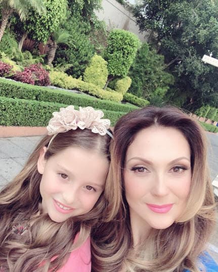 Scott, su nuevo novio, ya convive con su hija, así lo confirmó la actriz cuando anunció que otra vez estaba enamorada.