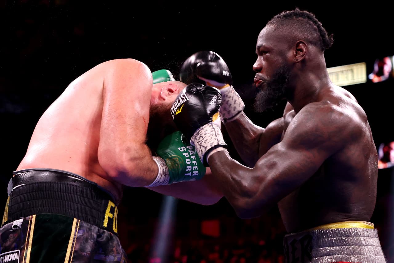 Tyson Fury derrotó por la vía de nocaut a Deontay Wilder en un plaito que no tuvo tregua, ambos boxeadores visitaron la lona.