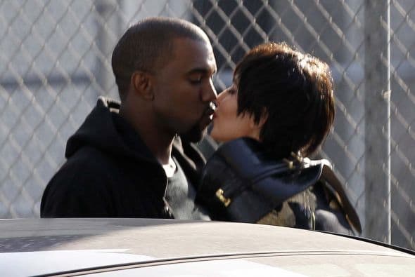 Hasta que un buen día durante una sesión fotográfica los tortolitos nos dejaron captar un tierno beso. Más videos de Chismes aquí.