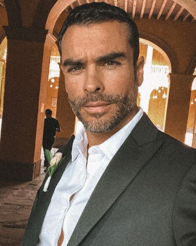 Sin embargo, respeta a sus compañeros que comparten su vida personal en los medios y redes sociales.
<br>