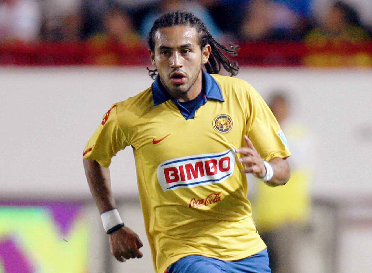 Siguiendo en el fútbol de Guatemala, Raúl Alvin Mendoza nunca logró hacerse de un puesto con el América. El lateral militó en clubes mexicanos sin afianzarse durante 8 años. Tras un primer retiro de las canchas por falta de oportunidades, regresó con el Coatepeque de Guatemala, con quien jugó un año para finalmente retirarse.