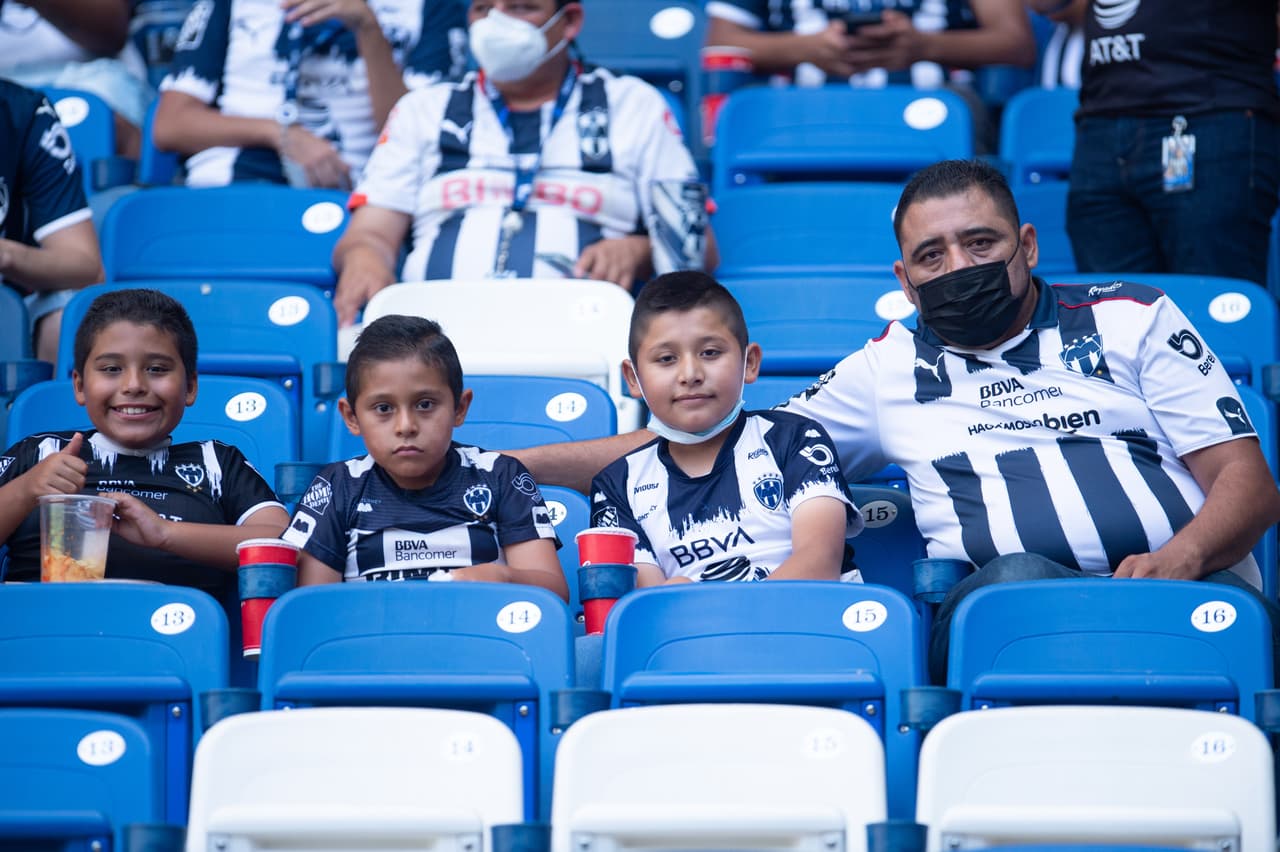 Aunque con un número limitado de asistentes, el Gigante de Acero abrió sus puertas al público.