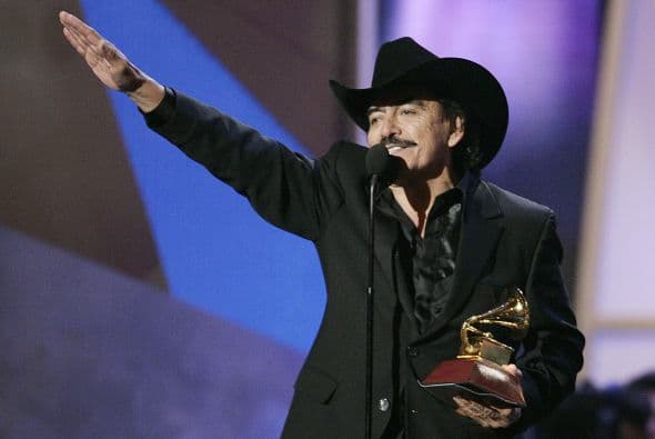 La carrera de Joan Sebastian es muy exitosa, por ello es considerado uno de los músicos latinos más reconocidos y admirado por sus colegas.