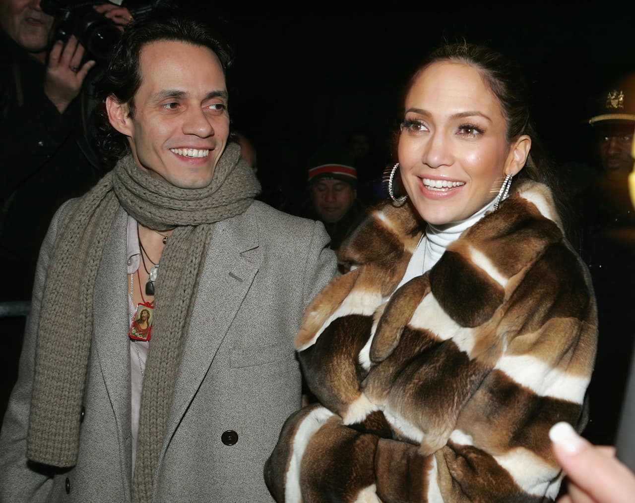 El 22 de febrero de 2008, Marc y JLo se convirtieron en padres de los mellizos Emme Maribel Muñiz y Maximilian David Muñiz. Después de siete años de matrimonio, a través de un comunicado, la pareja anunció el fin de su matrimonio.