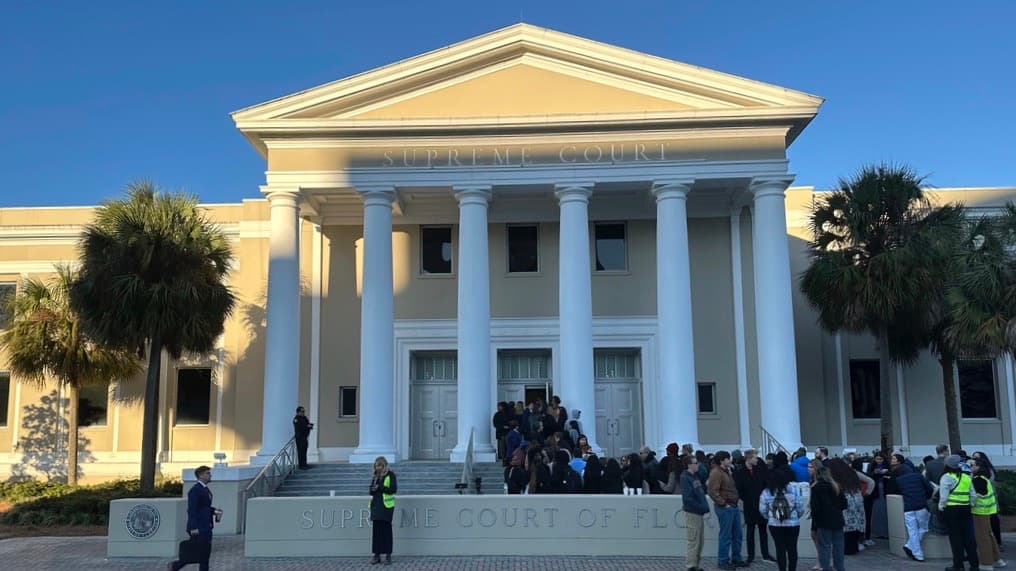 Corte Suprema de Florida permite una estricta ley contra el aborto, pero los votantes podrán decidir sobre ella en noviembre