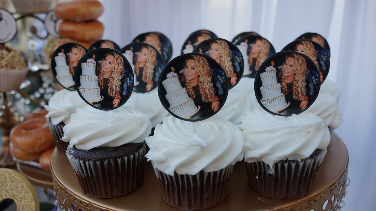 Pero lo más increíble es que hasta los postres tenían la foto de la cantante.