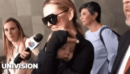 La práctica enseñó a Marjorie que lo primero que tiene que proteger del pequeño cuando va a la corte mexicana es su cabecita.