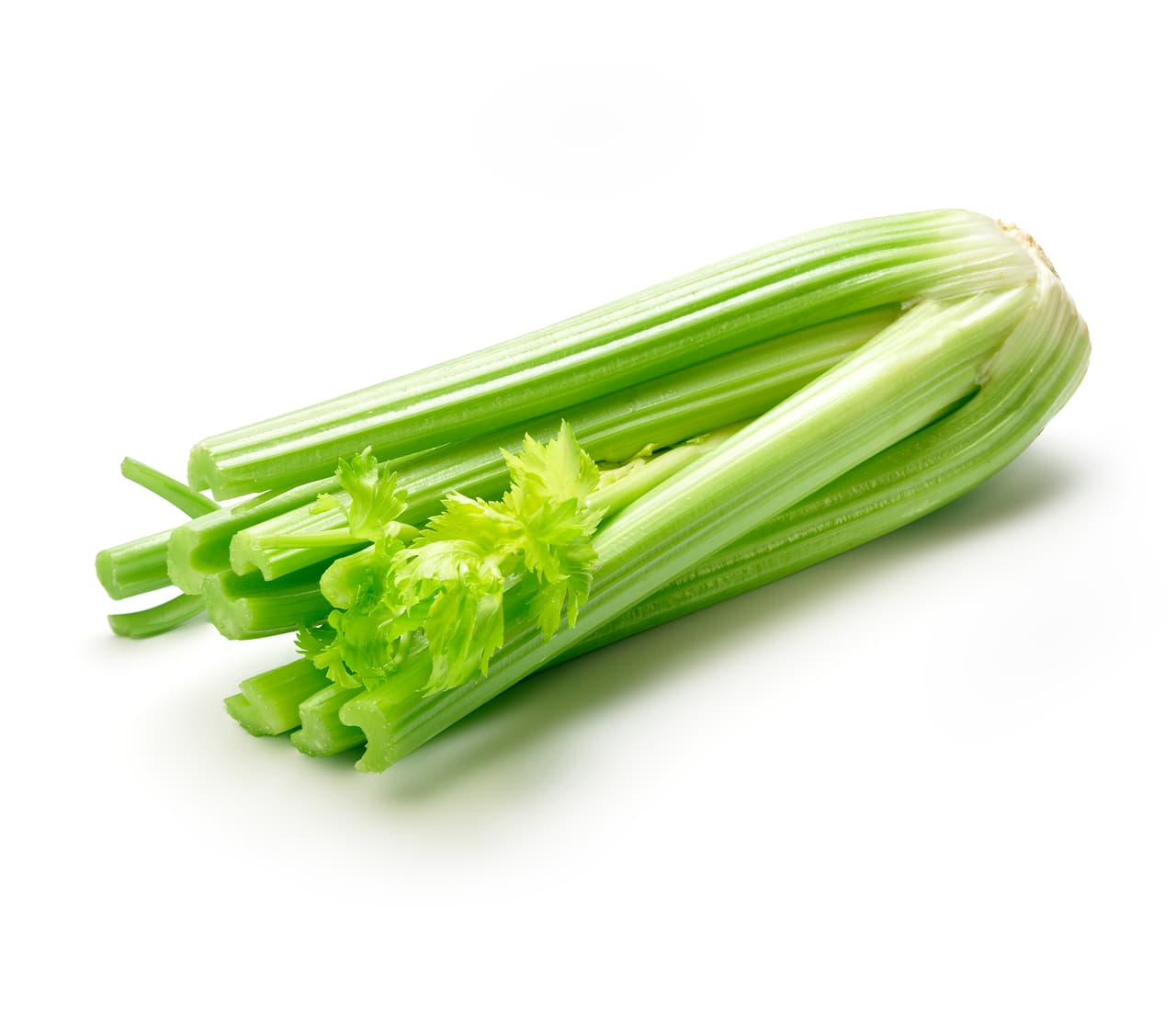 Apio. Este vegetal además de todos sus nutrientes, te resultará increíble porque es diurético. Elimina toxinas y evita la retención de líquidos y su potasio te ayudará a controlar la hipertensión arterial.