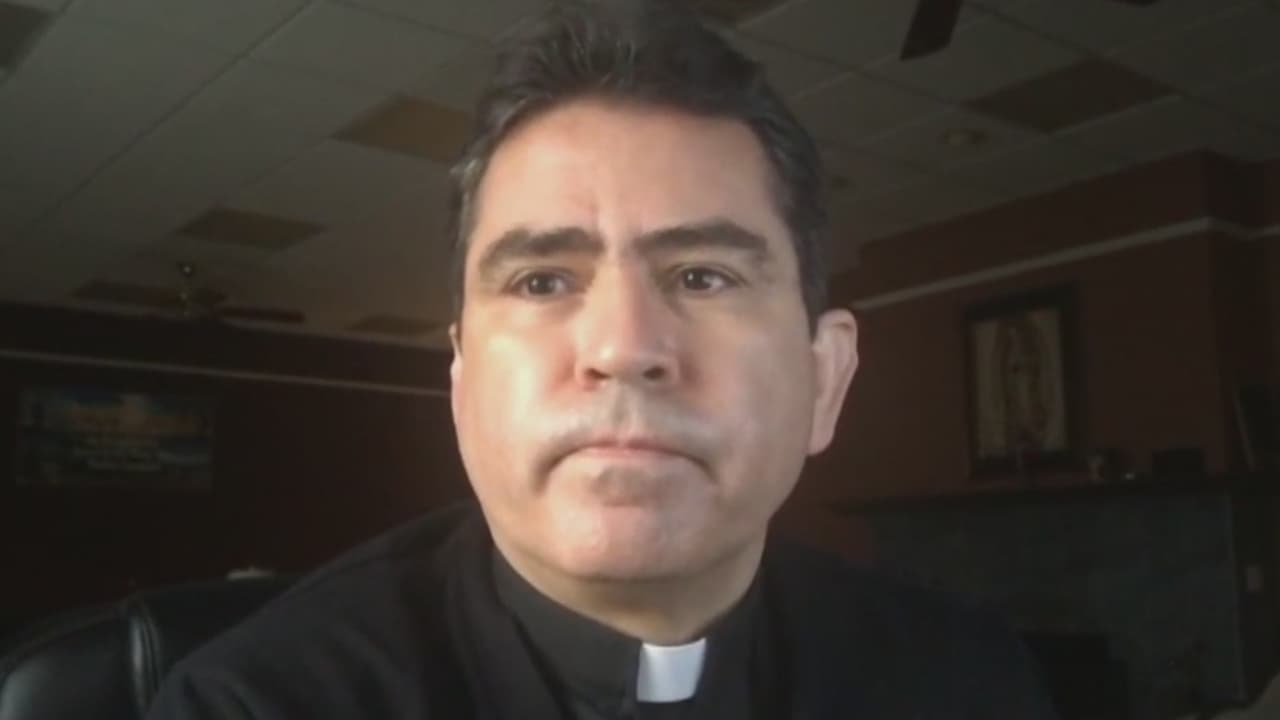 “Con miedo no saldremos adelante”: padre Esequiel Sánchez a quienes desconfían de la vacuna contra el coronavirus