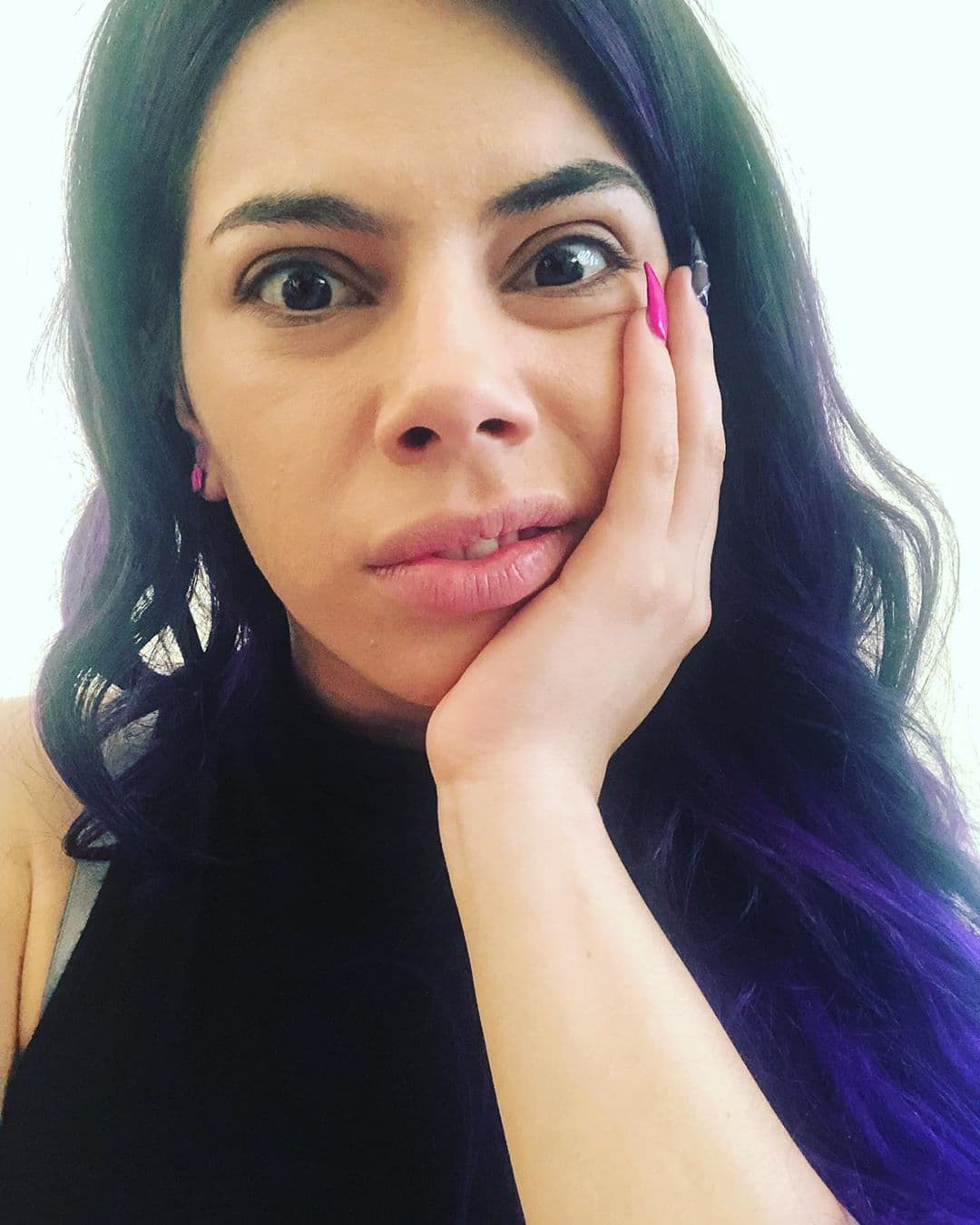 El pasado 14 de julio de 2019, Lizbeth Rodíguez, presentadora del canal Badabun y conductora del programa Exponiendo Infieles, publicó en sus redes sociales un video donde revisaba el celular de Ryan Hoffman, uno de los amigos de 'Luisito Comunica'.