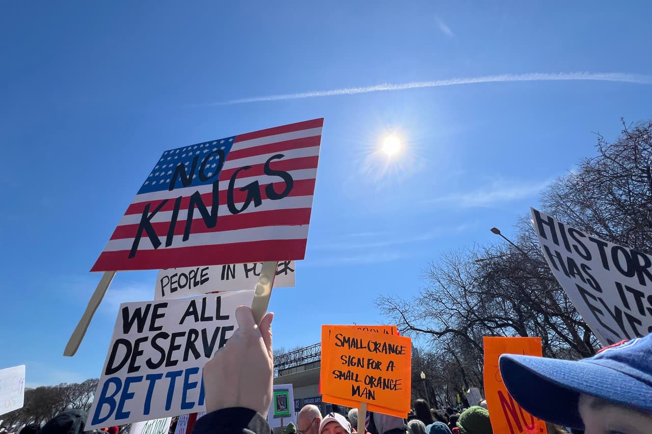 La movilización fue un símbolo de unidad ciudadana, con miles de personas exigiendo cambios y defendiendo valores como la libertad, la justicia y la igualdad.