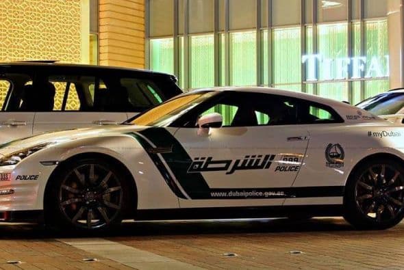 Policía de Dubai: Nissan GT-R- Motor V6 Twin-Turbo 3.8 Lts. Potencia 550 HP Velocidad Máxima 196 mph (314 km/h) Aceleración (0-60mph) 3.7 segundos Precio US$99,590