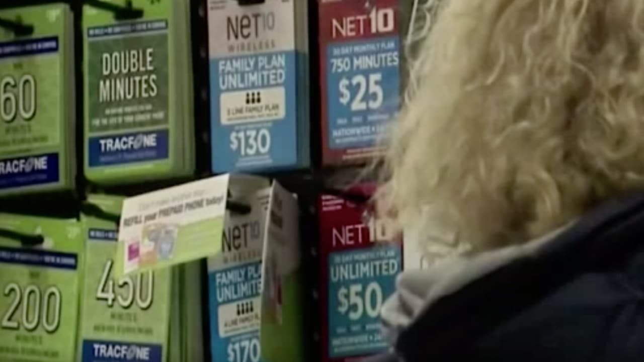 Si el minorista permite la opción de registrar la tarjeta de regalo, aprovéchala. Esto hace que sea más fácil proteger el saldo. Cambia el PIN de la tarjeta y no te demores en usar el dinero.
<b> Cuanto más tiempo permanezca una tarjeta, más probable es que un ciberdelincuente se robe el saldo.</b>