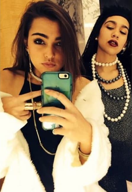 Hace un tiempo Lucy posó semidesnuda para las páginas de una revista para caballeros. Sin inhibiciones, mostró que tiene un cuerpo súper escultural.