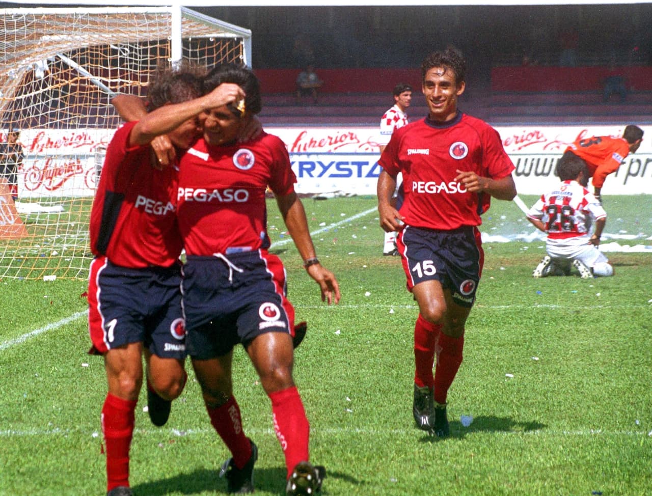 Los Tiburones Rojos se convirtieron en un equipo que llegó a Semifinales del Clausura 2003 a costa del Atlante de Miguel Herrera.