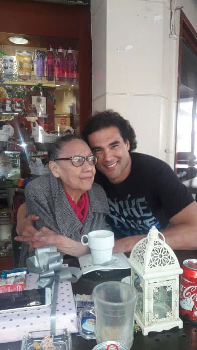 El actor pagaba a unos cuidadores (
<b>Alejandro Guillén y Monserrat Casas)</b> para que la atendieran en su ausencia.