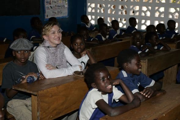 En el 2013, Madonna abrió varias escuelas en la comunidad de Malawi. De acuerdo con Associated Press, su trabajo proporcionó aulas para miles de estudiantes que estaban recibiendo clases al aire libre.