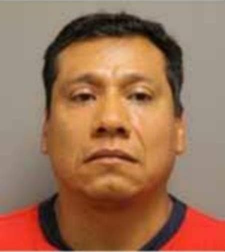 El FBI ofrece una recompensa de $50,000 dólares para quien brinde información que conlleve a su arresto. Nació el 22 de agosto de 1968 en el estado de Puebla, México. Mide 5'2'' y pesa 160 libras. Trabajaba como obrero de construcción y tiene vínculos en Texas, Florida y México. Tiene una cicatriz a un lado del abdomen por al extirpación del apéndice.