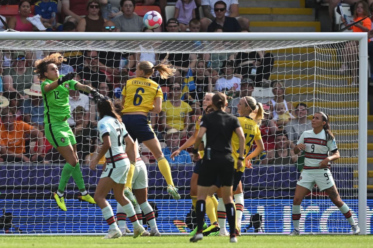 Suecia aplastó 5-0 a Portugal en la Jornada 3 con doblete de Filippa Angeldal, goles de Kosovare Asllani y Stina Blackstenius, y autogol de Carole Costa.