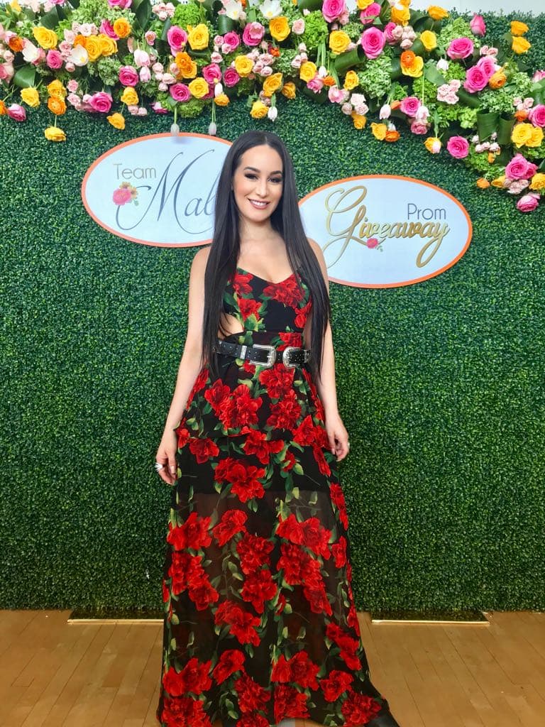 A la par de su carrera musical, Victoria 'La Mala' dice estar comprometida en apoyar a la comunidad latina de EEUU, especialmente a las jóvenes con grandes sueños. Por tal motivo creó el Team Mala Prom Giveaway, con el cual desde hace cuatro años provee a un grupo de estudiantes de todos los accesorios para que tengan un baile de graduación soñado.