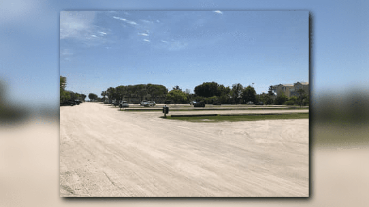 La orden de Kemp reemplaza todas las ordenanzas locales que entran en conflicto con la orden estatal, lo que significa que si una ciudad o condado de Georgia tomó medidas de emergencia o utilizó una declaración de emergencia para cerrar sus playas, luego de esta orden, permite reabrirlas.