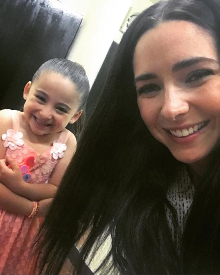 Hace unos días se reencontraron en un evento en la Ciudad de México y aprovecharon para tomarse esta foto: "Hoy con mi querida @soylaracampos siendo madrinas de la obra #Emiliaysugloborojo que por cierto está lindísima, vayan a verla con sus hijos! ❤️", escribió Ariadne en sus redes sociales.