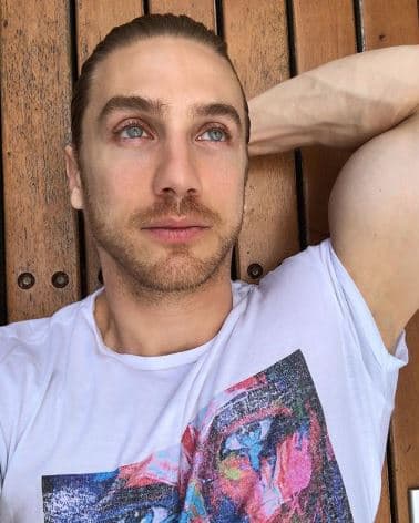 "Eugenio Siller, conocerte es saber que sea donde sea que estemos, siempre encontraré en ti amor, diversión, carcajadas a rienda suelta que solo te hacen ver más guapo de lo hermoso que ya eres por dentro, comidas eternas con pláticas interminables [...]", escribió la actriz.