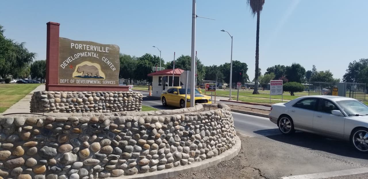 Habilitan centro para pacientes con coronavirus en Porterville frente al aumento de hospitalizaciones